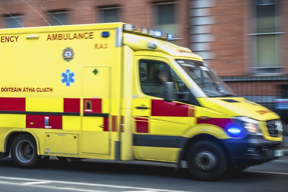 Der Rettungsdienst brachte die beiden Frauen schließlich ins Krankenhaus. (Symbolfoto)