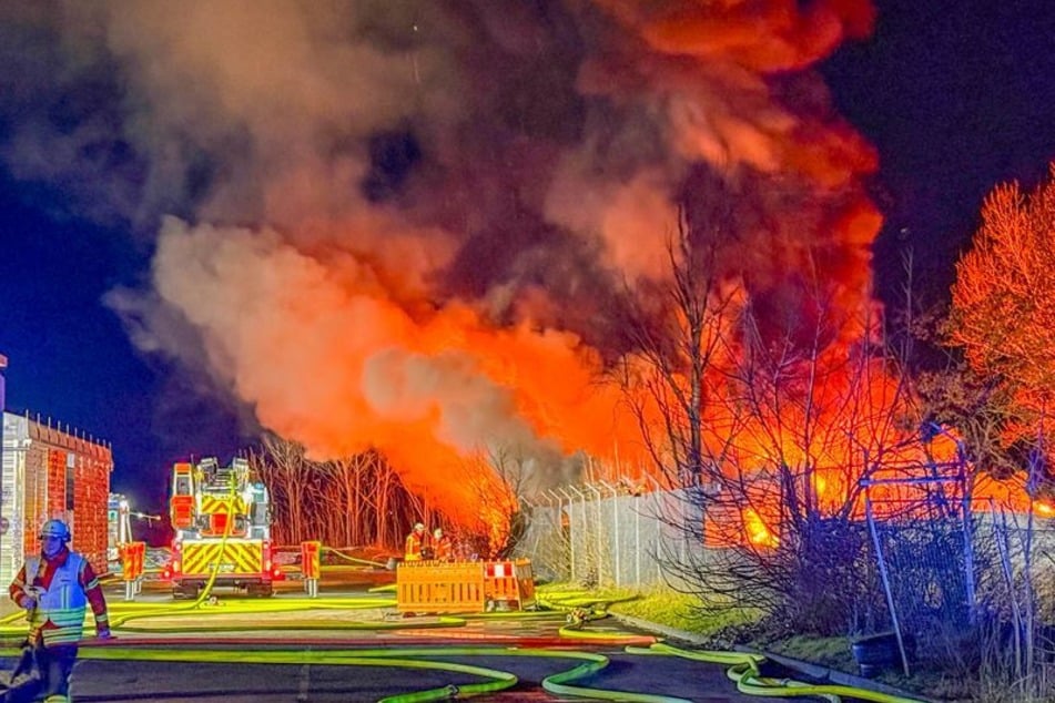 Die Feuerwehr war mit einem Großaufgebot vor Ort.