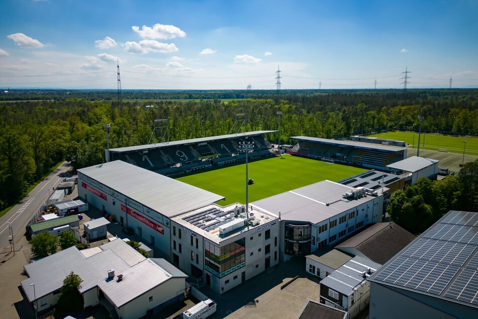 Der Ort des Krisengipfels: Im Stadion am Hardtwald will der FC Erzgebirge beim ebenfalls gebeutelten SV Sandhausen die Trendwende einleiten.