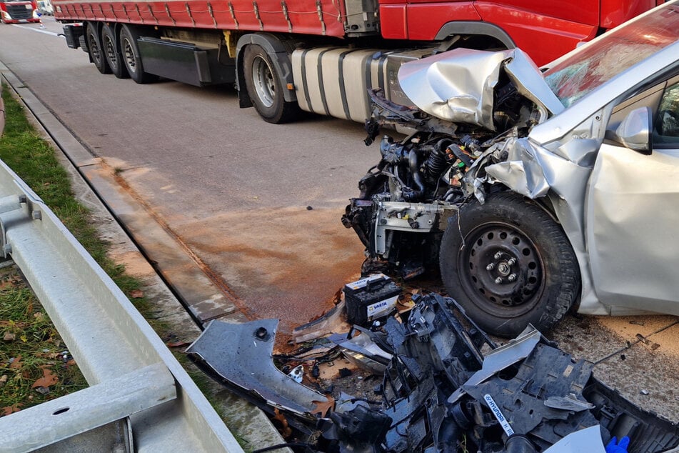 Unfall A14: Lastwagen kracht auf A14 in Autos: Zwei Verletzte, Hubschrauber im Einsatz!