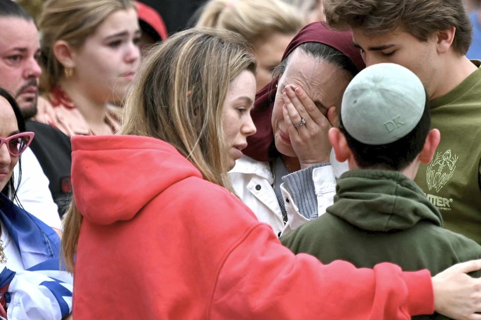 "Islamic State ideology" drove Bondi Beach gunmen, says Australian PM