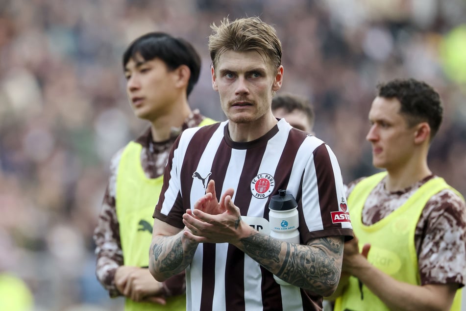 Eric Smith (M.) wird am Dienstag "vorsichtshalber" nicht mit der Mannschaft trainieren.