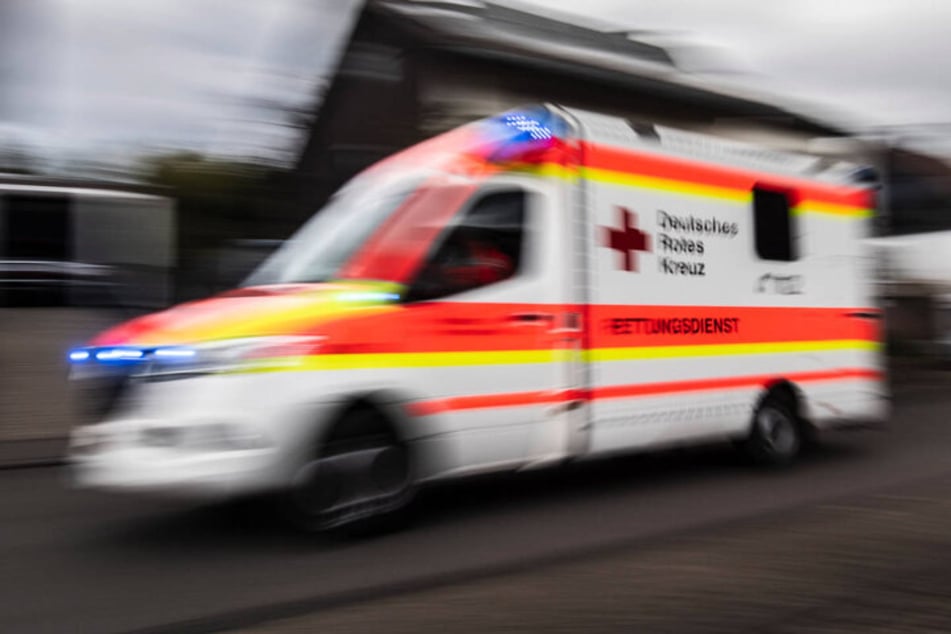 Die 55-jährige Frau wurde mit mehreren Knochenbrüchen in ein Krankenhaus eingeliefert. (Symbolfoto)