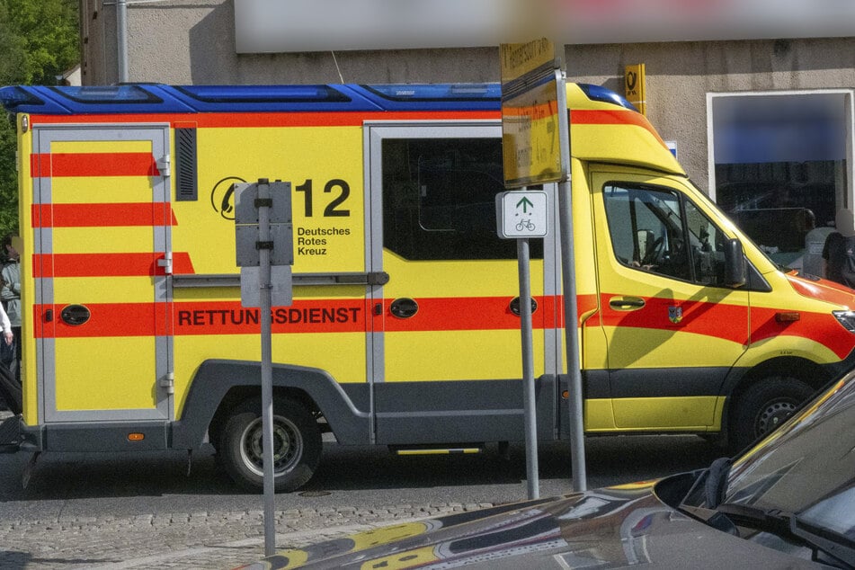 Der 10-Jährige wurde mit einem Krankenwagen ins Krankenhaus gebracht.