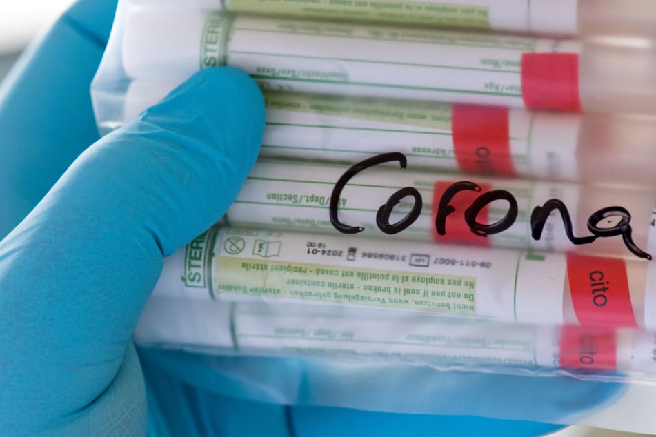 Haben Landratsämter während der Corona-Pandemie unrechtmäßig ganze Datensätze von Infizierten an die Polizei weitergegeben?