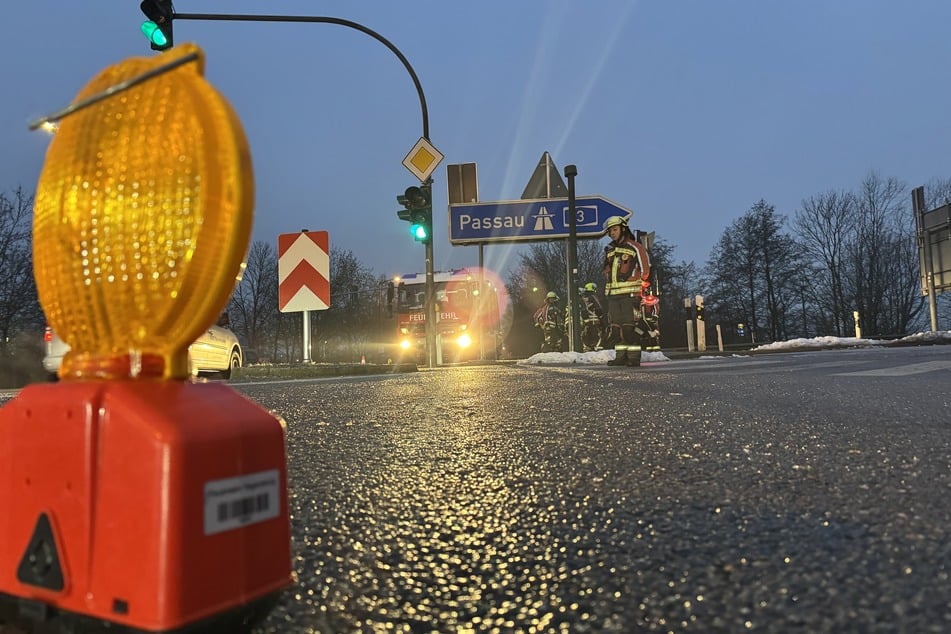 Eine dünne Eisschicht bedeckt die Zufahrt zur gesperrten A3.