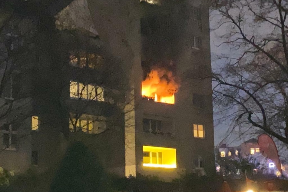 Dort war eine Wohnung samt Balkon in Flammen aufgegangen.