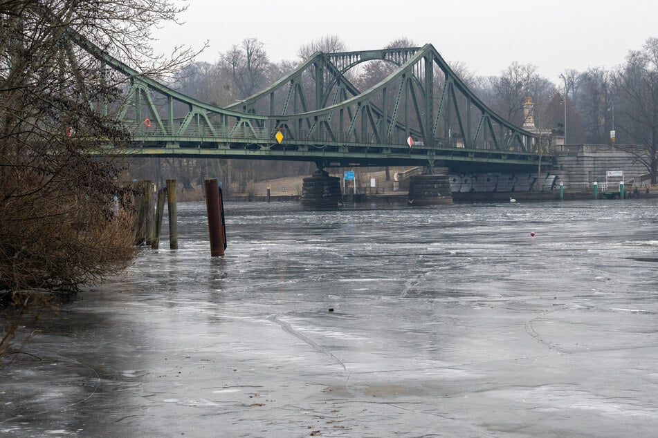 Minusgrade täuschen: Warum Eisflächen lebensgefährlich bleiben