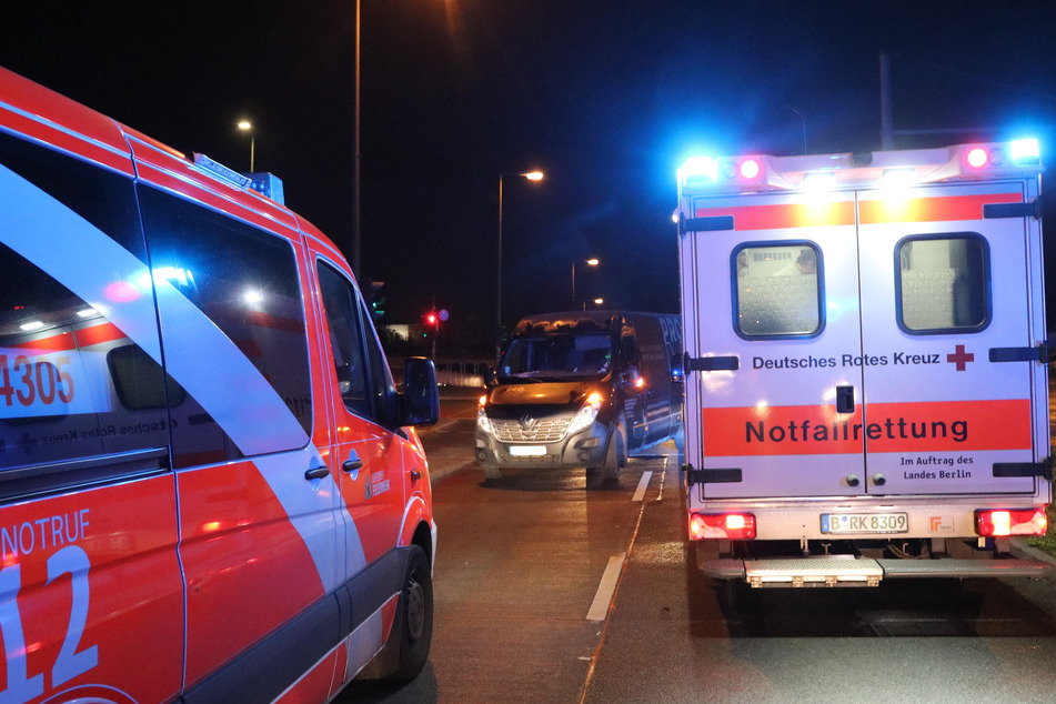 In Schöneberg wurde am Mittwochabend eine 26-Jährige von einem Kleintransporter erfasst.