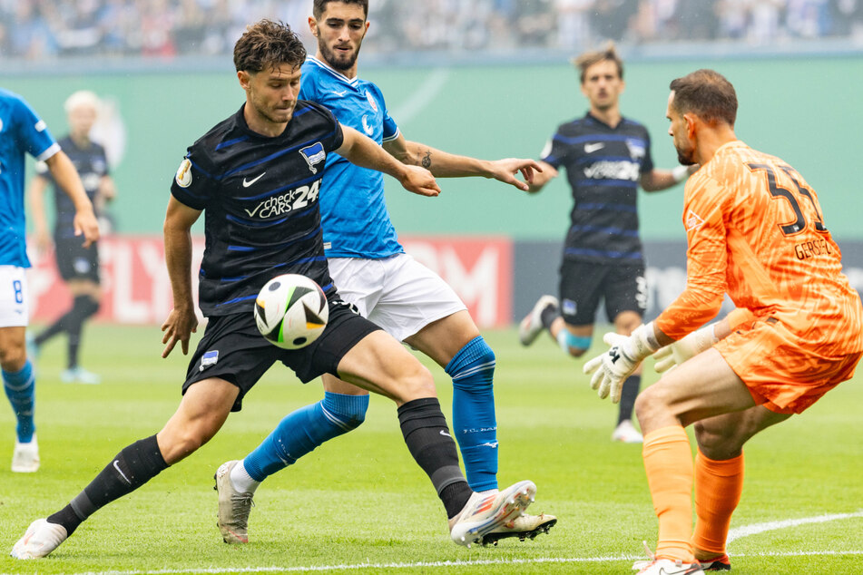 Hertha-Keeper Marius Gersbeck (28) musste nur selten eingreifen, leistete sich aber einen großen Patzer.