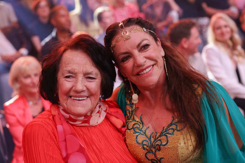 Ihre Mutter Lydia Neubauer (89, l.) war die Trauzeugin bei der Hochzeit. (Archivfoto)