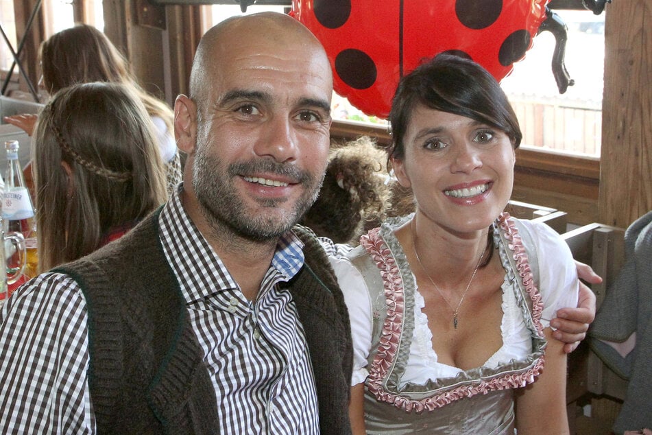 Pep Guardiola (53, l.) und seine Noch-Ehefrau Cristina Serra (52) 2015 auf dem Oktoberfest in München. (Archivfoto)