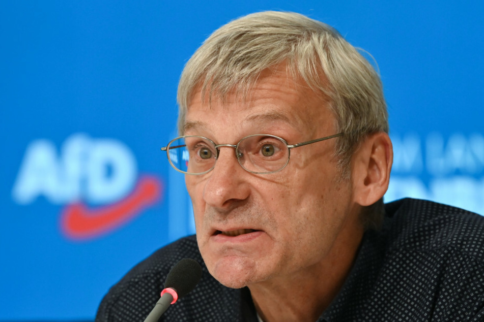 Der Leiter des rechtsgerichteten Vereins "Zukunft Heimat", Hans-Christoph Berndt (64), will Andreas Kalbitz (47) als AfD-Fraktionschef in Brandenburg beerben.