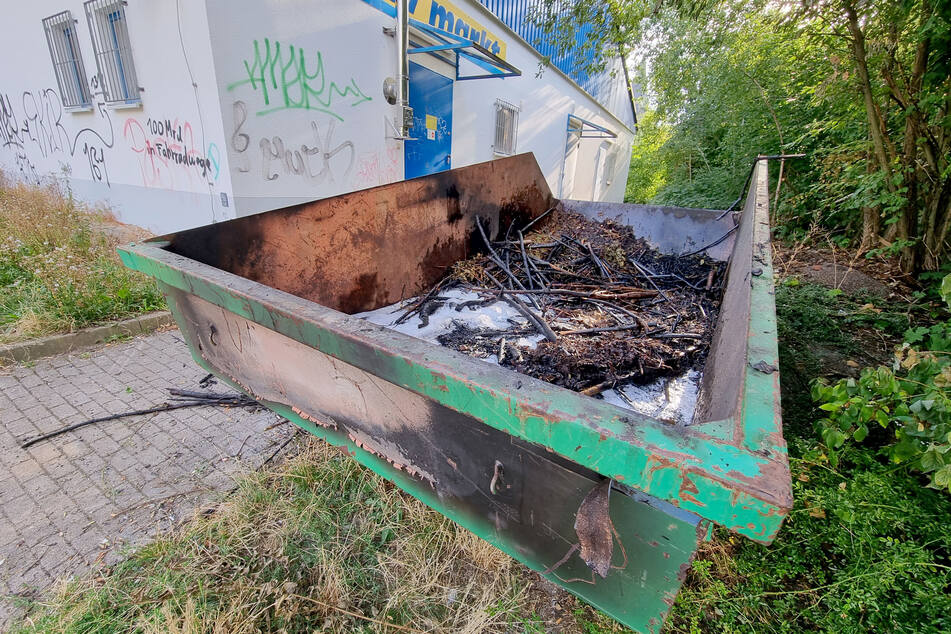 Schon wieder brannte ein Container in Chemnitz - diesmal im Lutherviertel.