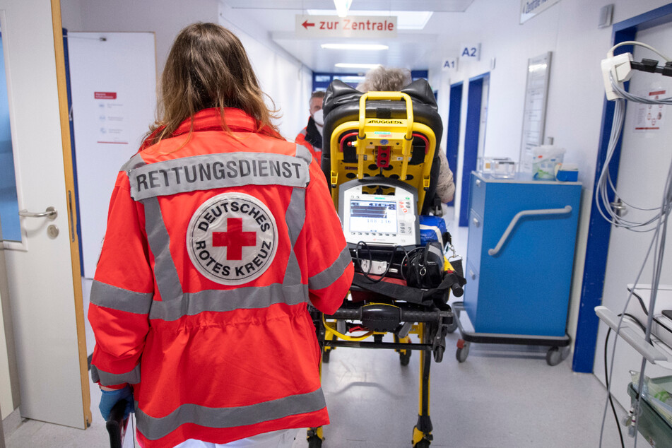 Die Zahl der Rettungsdiensteinsätze in Baden-Württemberg ist im vergangenen Jahr erstmals nach langer Zeit zurückgegangen. (Symbolbild)