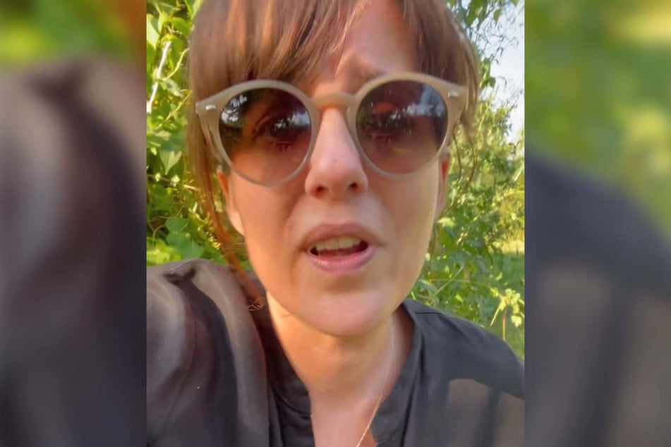 Sarah Kuttner entschuldigt sich in einem mehr als fünfminütigen Video für ihre verbale Entgleisung.