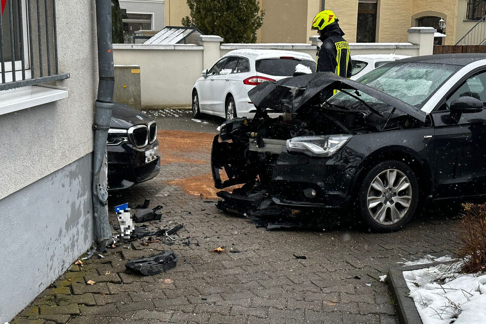 Heftiger Crash auf Tedi-Parkplatz: Seniorin (80) verwechselt Gas und Bremse