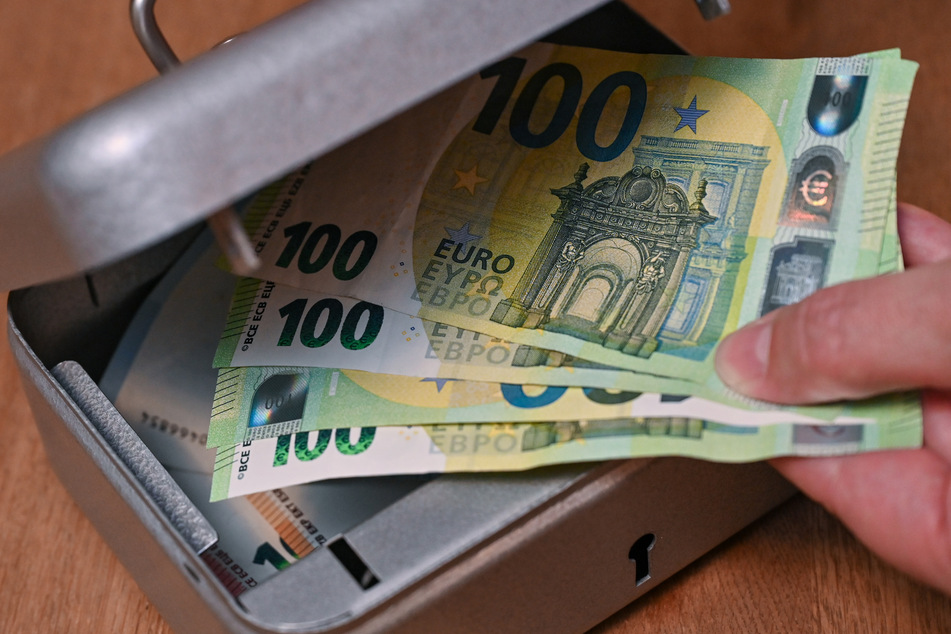 Mann aus Sachsen-Anhalt kauft Küche und findet darin diese unglaubliche Geldsumme