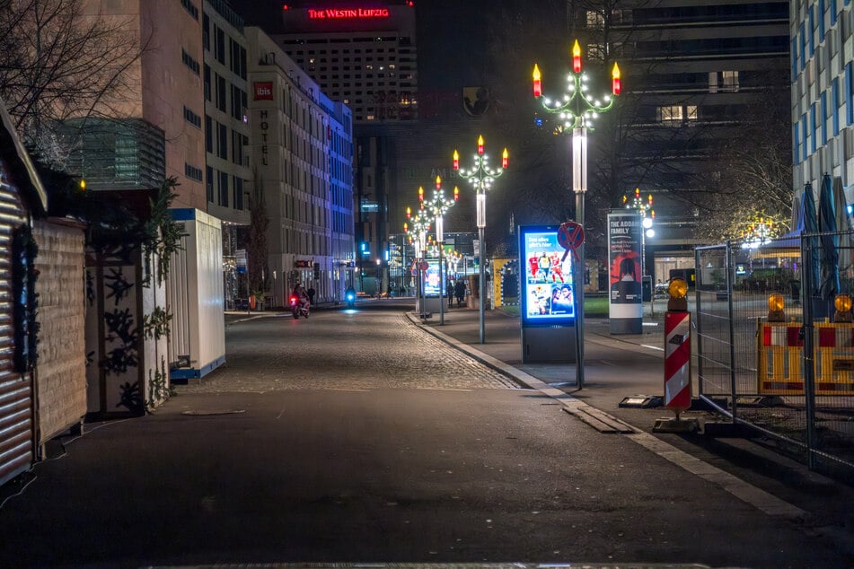 ... oder auch diese Kerzen an der Reichsstraße. Die nächtlichen Stunden nutzen sie aus Sicherheitsgründen. Dann ist weniger los in der Innenstadt.