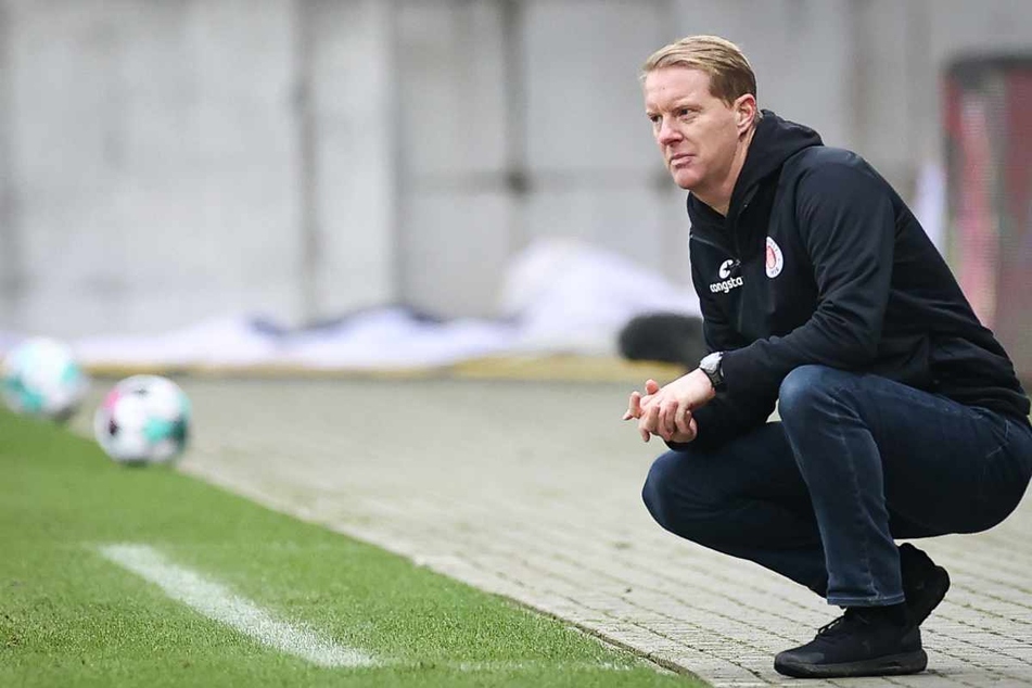 Auf den FC St. Pauli und Trainer Timo Schultz (43) wartet noch viel Arbeit. (Archivbild)