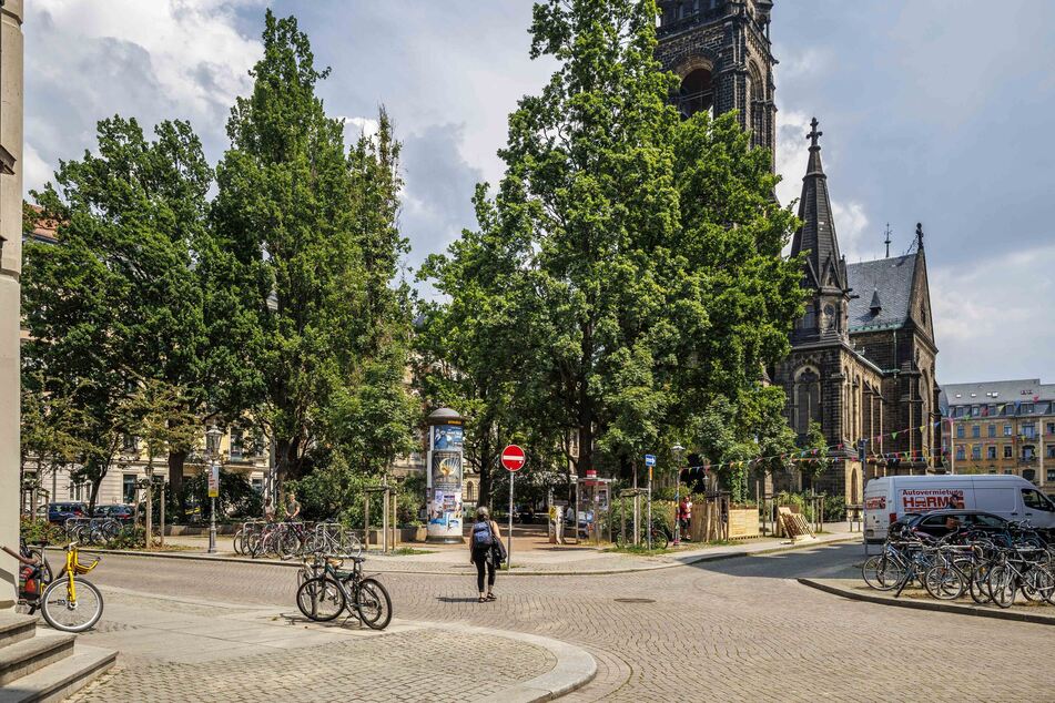 Zum zweiten Mal findet das Stadtteilfest auf dem Martin-Luther-Platz in der Neustadt statt.