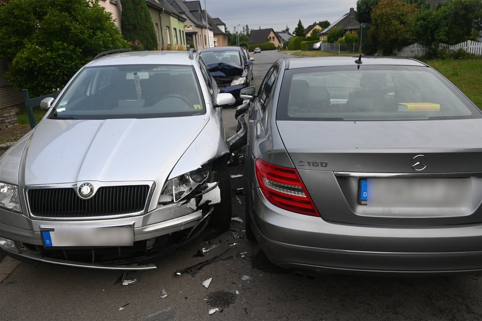 Alle drei Autos waren nach dem Unfall nicht mehr fahrbereit.