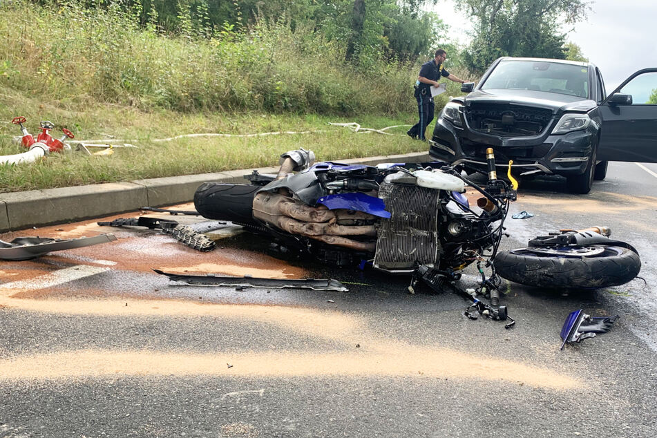 Eine 23 Jahre alte Motorradfahrerin ist bei einem folgenschweren Sturz auf der Staatsstraße 2260 in Bayern ums Leben gekommen.