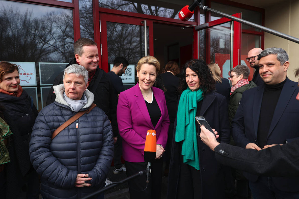 Die Spitzenvertreter von SPD, Grünen und Linken sind am Montag erneut in Berlin-Wedding zu Sondierungsgesprächen zusammengekommen.