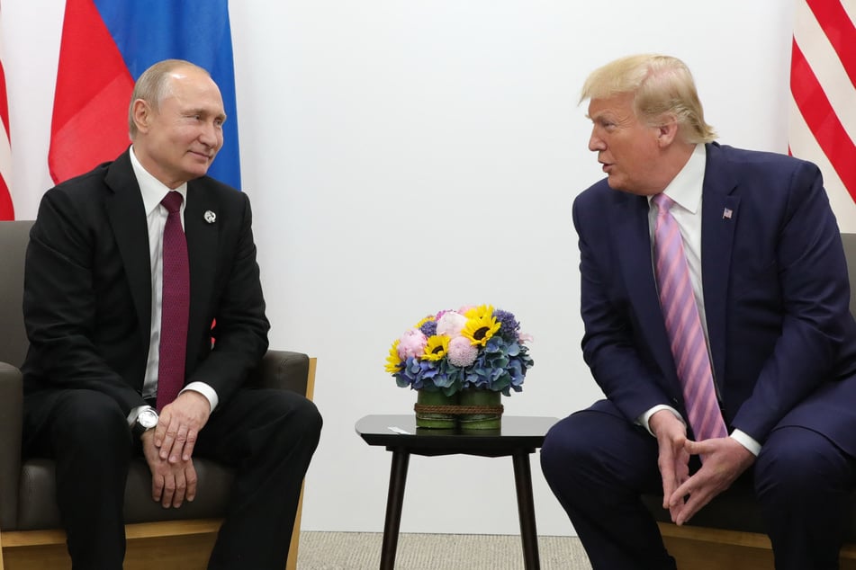 Donald Trump (r.) has claimed he is arranging a meeting with Vladimir Putin, though Kremlin said they had not received any such proposals.