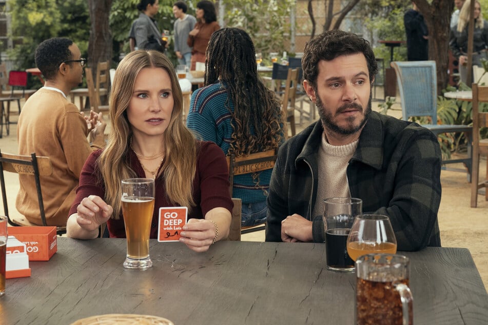 Nicht immer war in Staffel 1 von "Nobody Wants This" nachvollziehbar, warum Joanne (Kristen Bell, 45) und Noah (Adam Brody, 45) nicht zusammenfinden können.