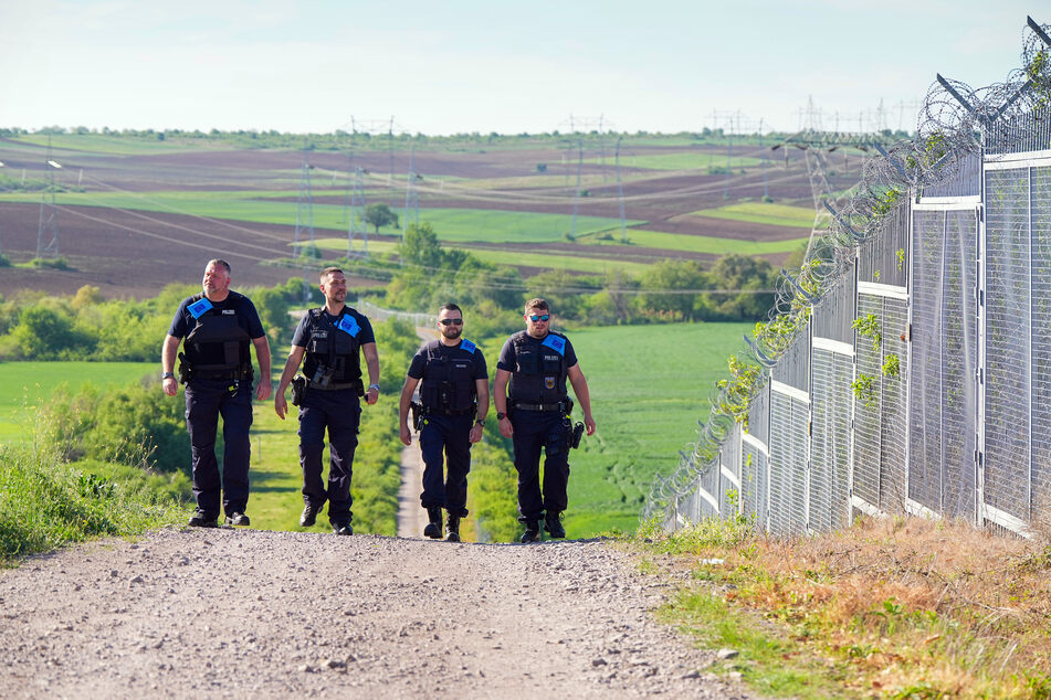 Beamte im Frontex-Einsatz an der türkisch-bulgarischen "Grünen Grenze". Die EU will sich künftig digitaler ihre Grenzen kontrollieren.