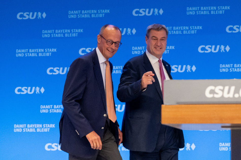 Die Unions-Politiker Markus Söder (56, Platz 2, r.) und Friedrich Merz (68, Platz 6) sind derzeit deutlich beliebter als der Kanzler.