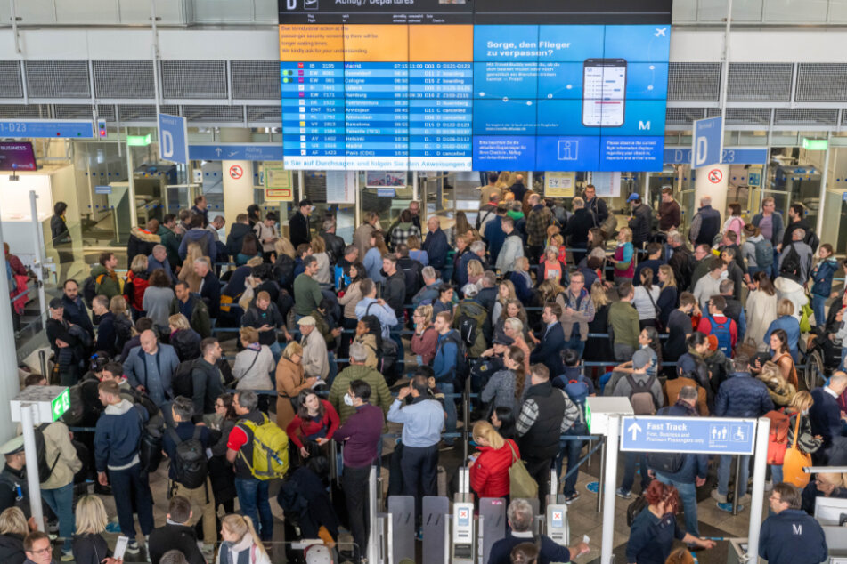 Am Flughafen München findet angesichts der angekündigten Warnstreiks am kommenden Sonntag und Montag kein regulärer Passagier- und Frachtverkehr statt.