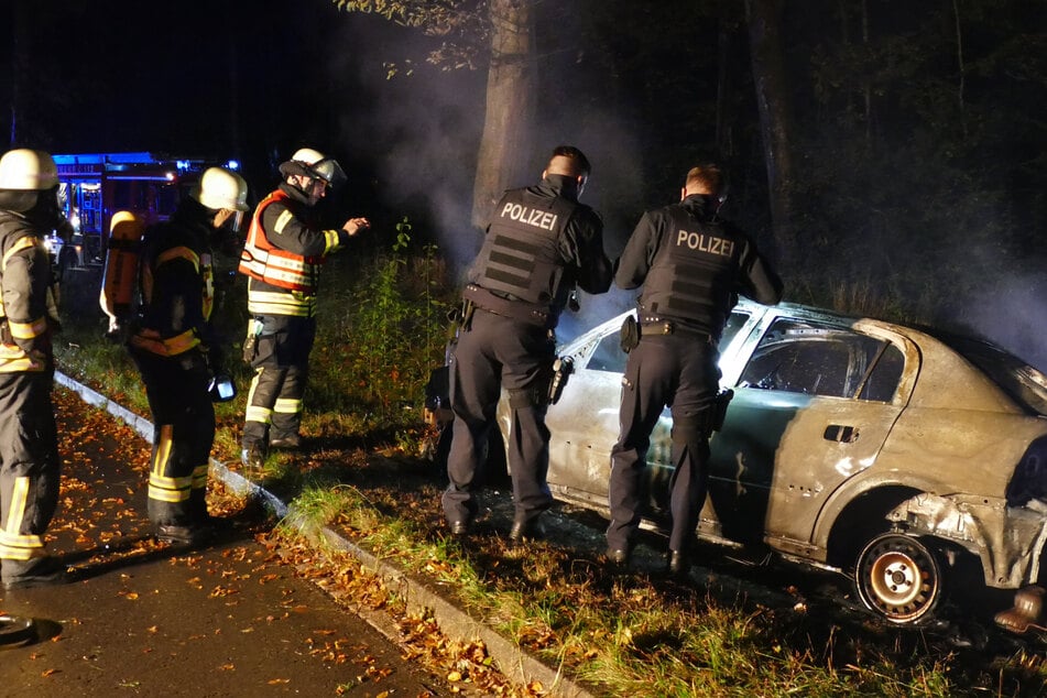 Bei der Unfallaufnahme ergaben sich laut Polizei Hinweise darauf, dass die beiden Insassen Alkohol konsumiert hatten.