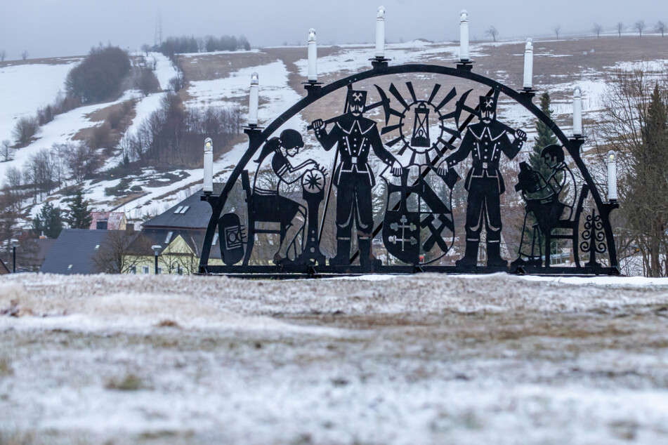 Temperatursturz im Erzgebirge: Erster Schnee verdrängt Frühlingsgefühle
