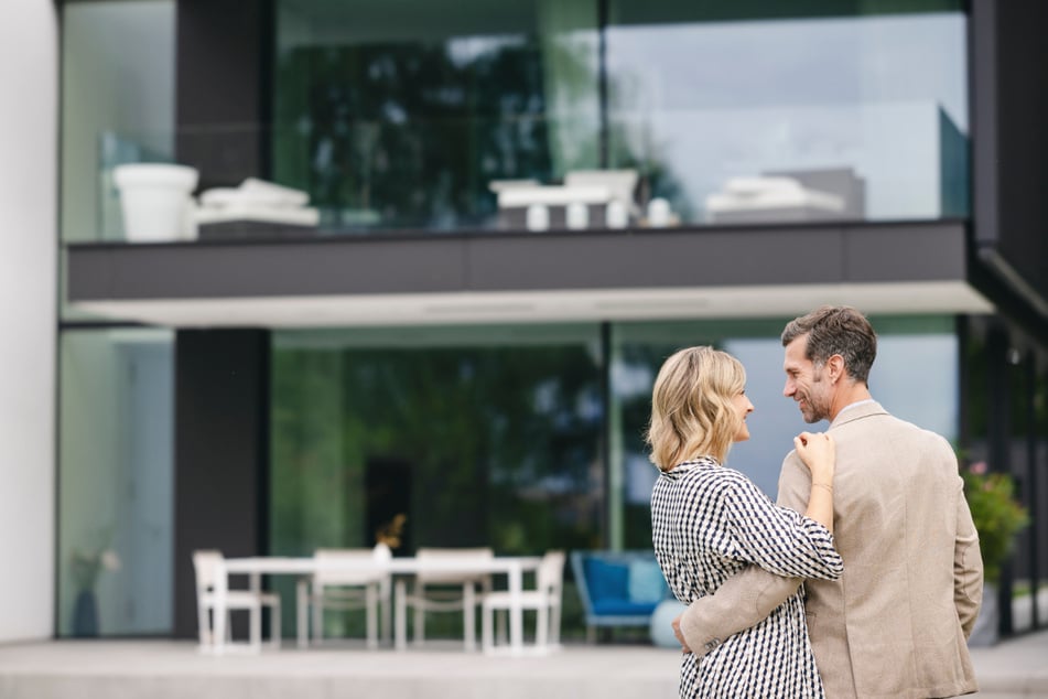 Das Eigenheim selbst zu verkaufen, kann finanziell auch schief gehen. Da kann VON POLL IMMOBILIEN gern helfen.