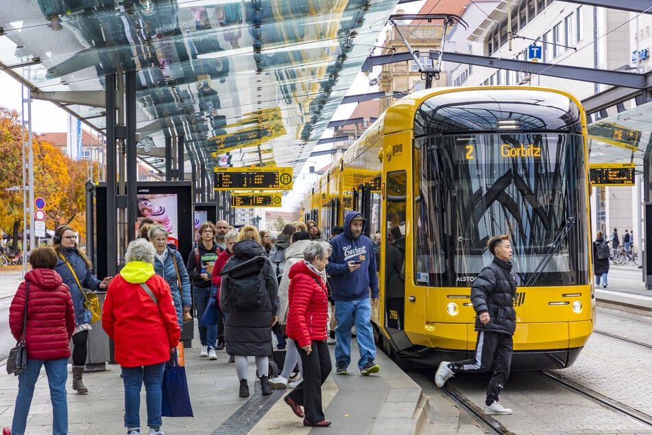 Der Zusammenstoß geschah am Dienstagnachmittag an der Straßenbahnhaltestelle Postplatz. (Archivfoto)