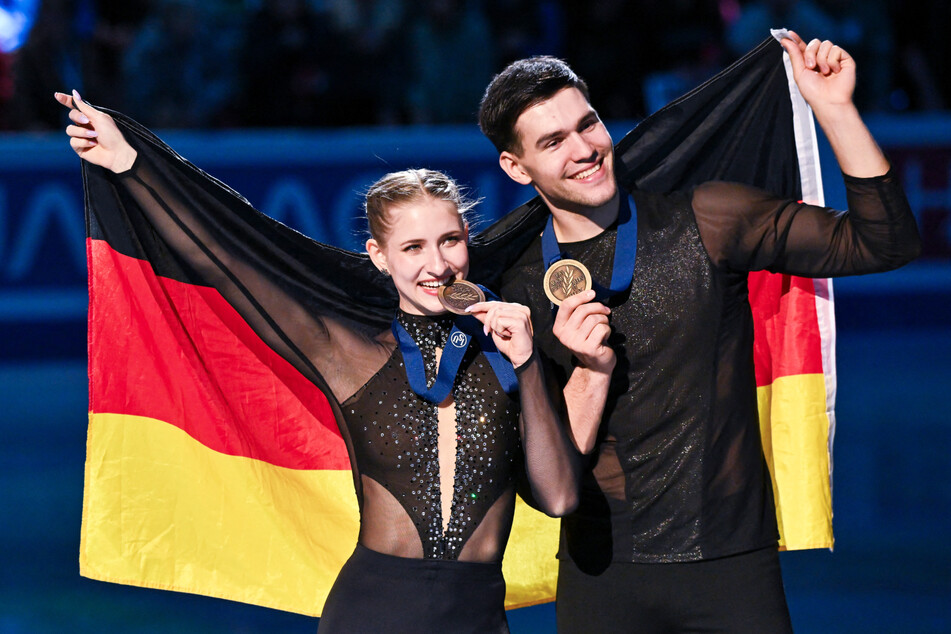 Minerva Hase und Nikita Wolodin (beide 24) holten bei ihrer ersten gemeinsamen WM auf Anhieb die Bronze-Medaille.
