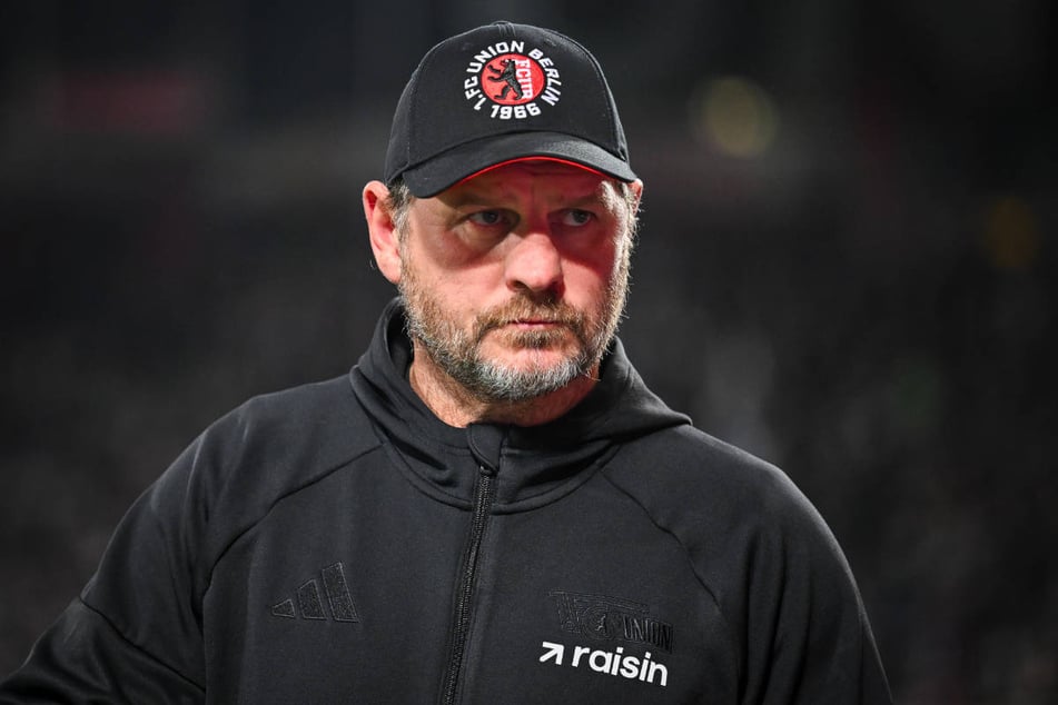 Auch wenn er ein wenig mürrisch dreinblickt: Steffen Baumgart (53) ist mit der Leistung seiner Mannschaft am Ende sehr zufrieden gewesen.