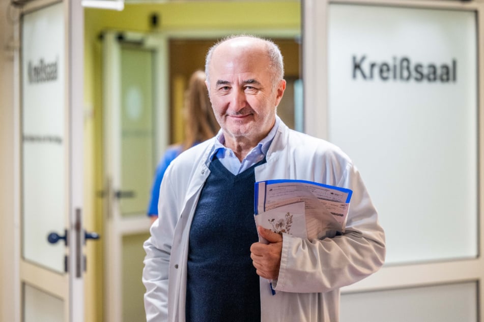 Gunter Leichsenring (68) wurde als leitender Oberarzt in der Geburtshilfe des DRK Krankenhauses Rabenstein stadtbekannt.