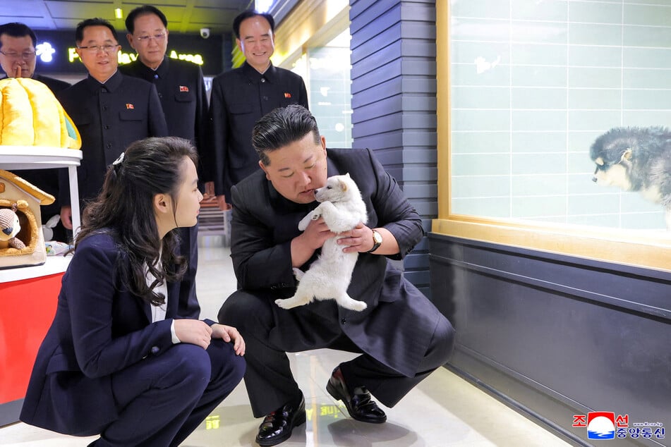 North Korean leader Kim Jong-un and his daughter Ju Ae visited a pet shop in a newly developed residential district of Pyongyang.