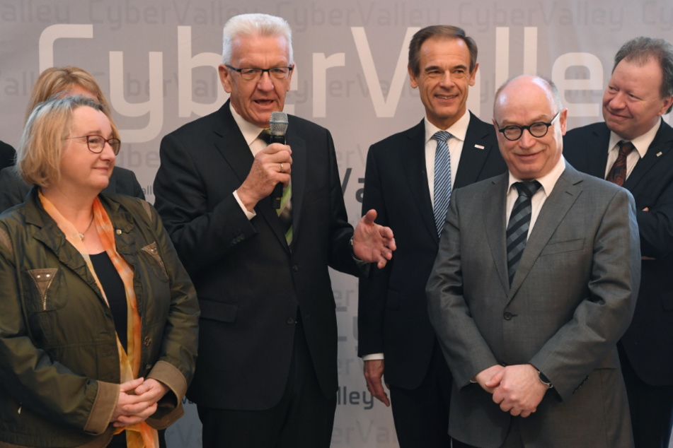 Dezember 2016: Ministerpräsident Winfried Kretschmann (mit Mikrofon) bei der Auftaktveranstaltung zur Offensive "Cyber Valley".