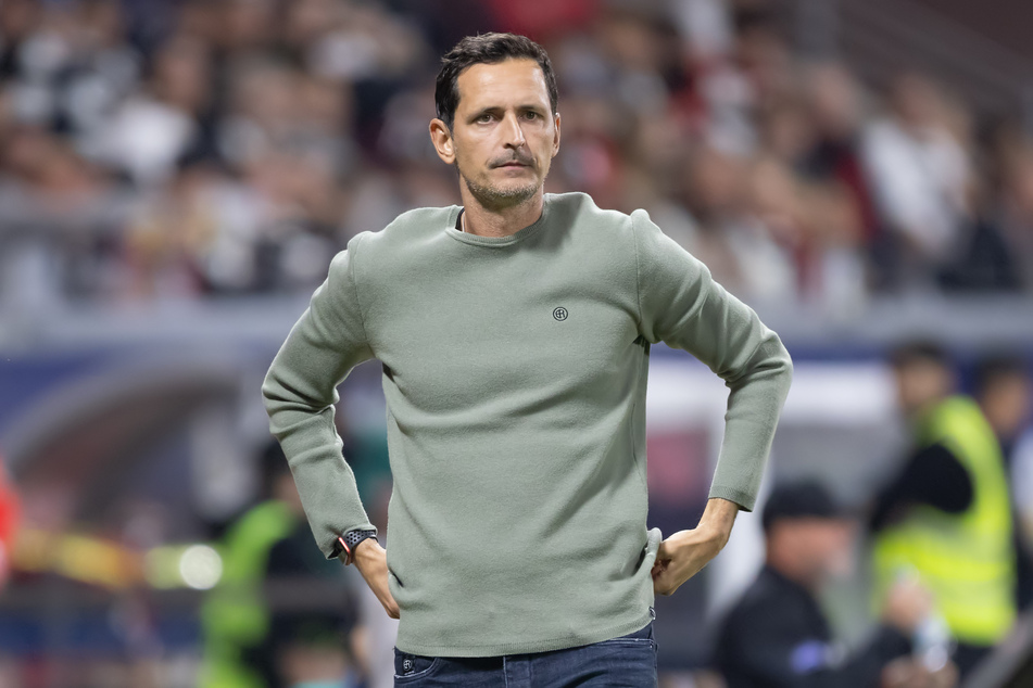 Eintracht-Coach Dino Toppmöller (43) relativierte seine vielgescholtenen Aussagen nach dem Skandalspiel zwischen der SGE und dem VfB Stuttgart.