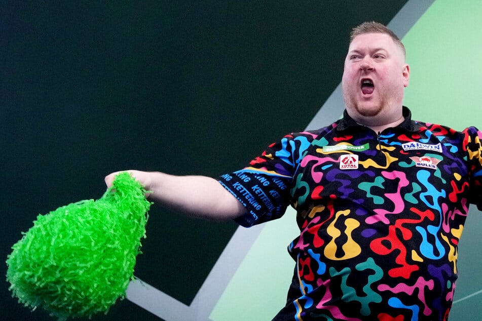 Kurz nach Tod seiner Schwester: Darts-Star erhält Morddrohungen