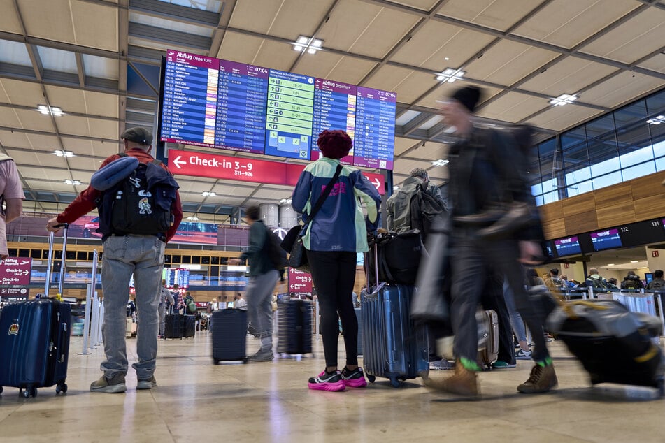 Check-in, Boarding und Gepäckaufgabe funktionieren seit der Cyberattacke am Freitag nur eingeschränkt.