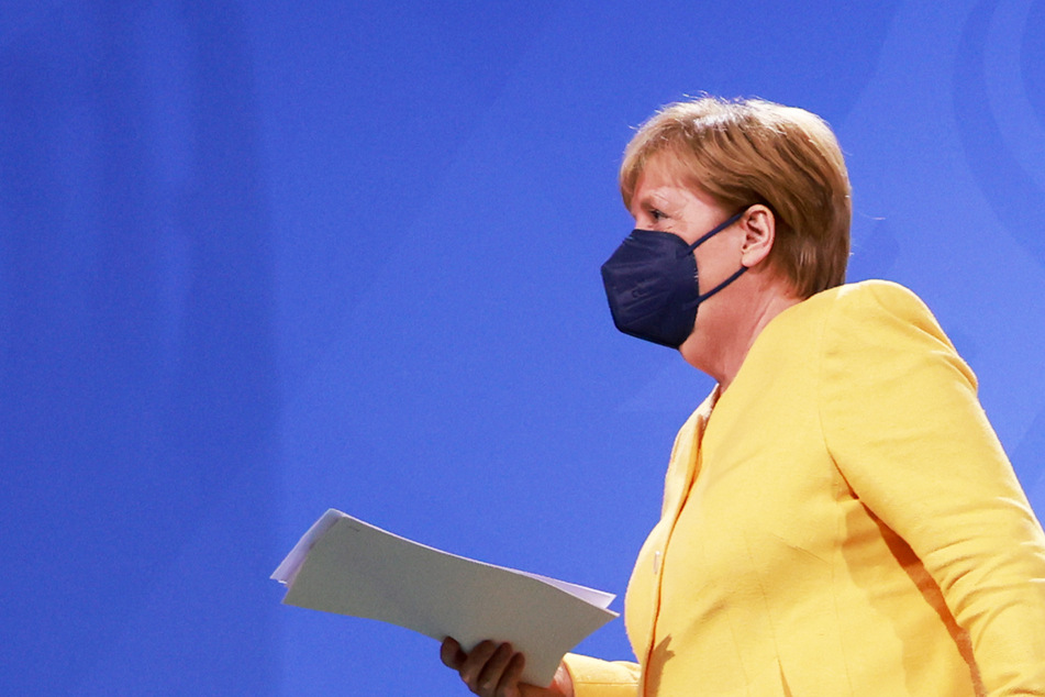 Merkel denkt an "viele Frauen in Afghanistan, die um ihr Leben fürchten müssen" und geht ins Kino