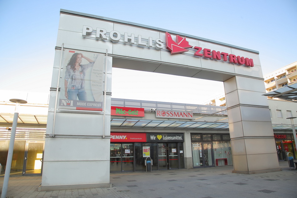 Im Supermarkt im Prohlis-Center wurde Zouheir bei Klauen erwischt, zeigte dann seinerseits die Wachmänner an.