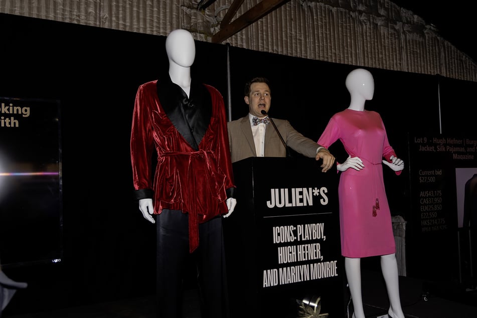 Playboy-Auktion: Kleid von Marilyn Monroe lässt Bademantel von Hugh Hefner alt aussehen!