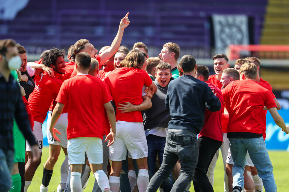 Der FC Ingolstadt 04 stieg über den Umweg Relegation in die 2. Bundesliga auf und darf sich auf eine Saison in einer bärenstarken Spielklasse freuen.