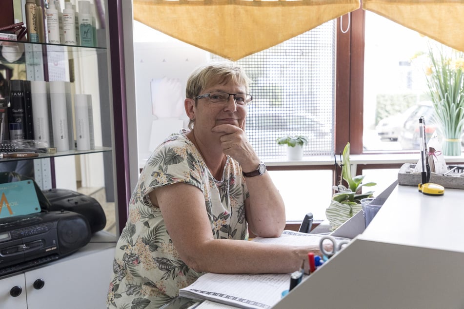 Ärgert sich über die Pläne: Betriebsleiterin Ramona Neugebauer (59) beobachtet schon jetzt enge Parkverhältnisse in Löbtau.